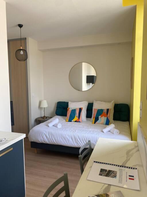 Superbe Studio Centre Ville * Clim * Wifi * Haut De Gamme * Angoulême Exteriör bild