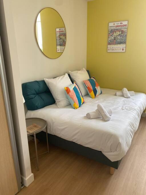 Superbe Studio Centre Ville * Clim * Wifi * Haut De Gamme * Angoulême Exteriör bild
